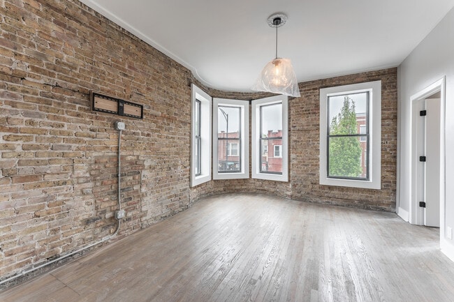 Building Photo - 3237 W Armitage Ave