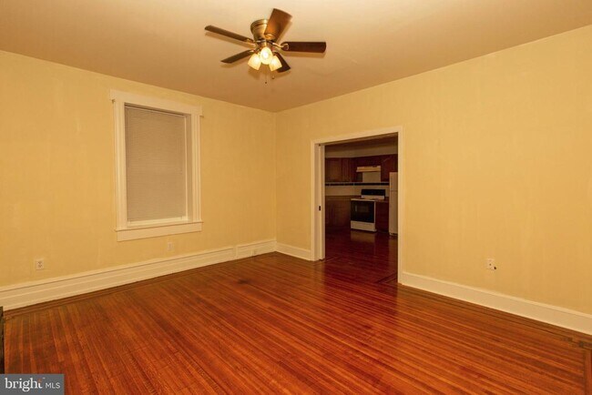 Building Photo - 334 E Main St