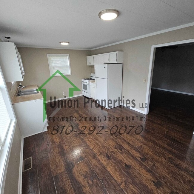 Building Photo - 5679 Clark St