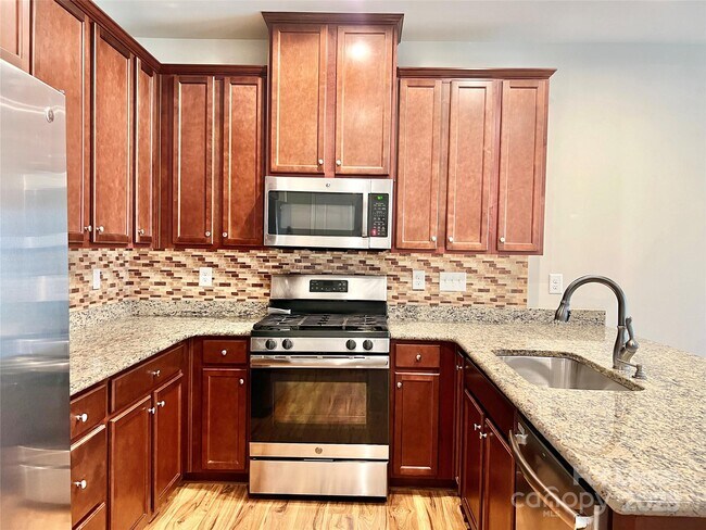 Building Photo - 310 Willow Wood Ct