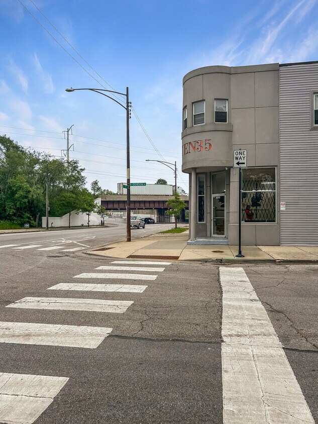 Foto principal - 1035 E 75th St