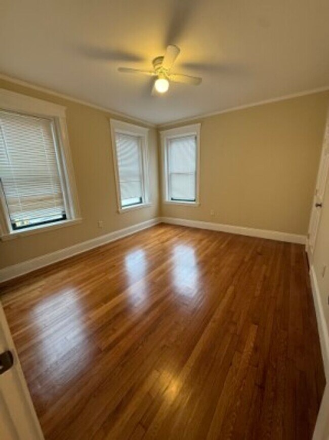 Building Photo - Brooklines finest….. 5 bed 3 baths