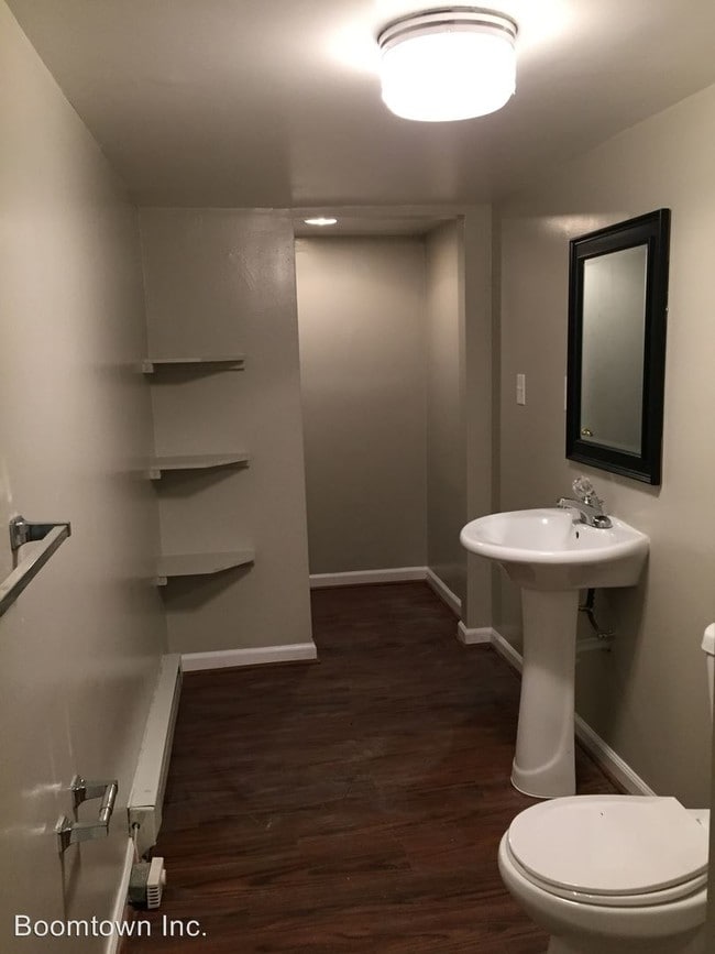 Building Photo - 457 W South St