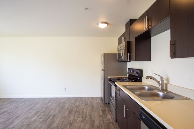 Building Photo - Top Floor 1 Bdr w/Modern Amenities in SE + Pet Friendly!