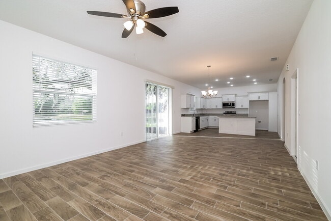 Building Photo - 451 Martigues Dr