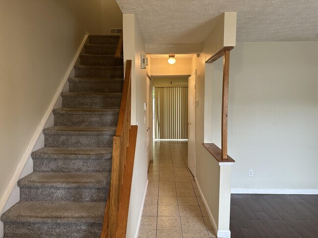 Foto del edificio - 9456 Lexington Cir