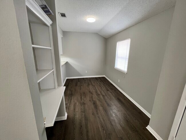 Building Photo - 1321 Bagby Ave