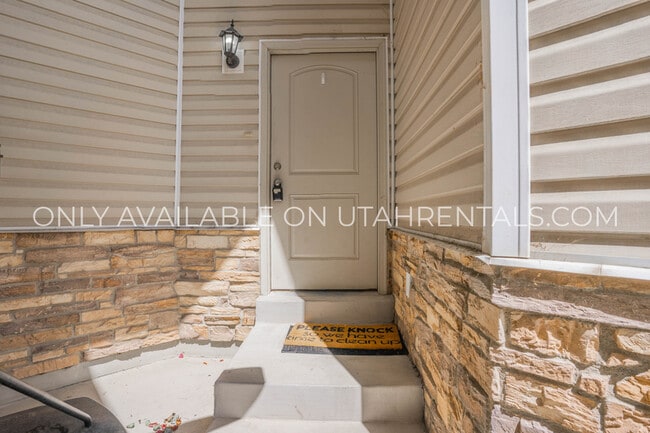 Building Photo - 1380 W Parkside Dr