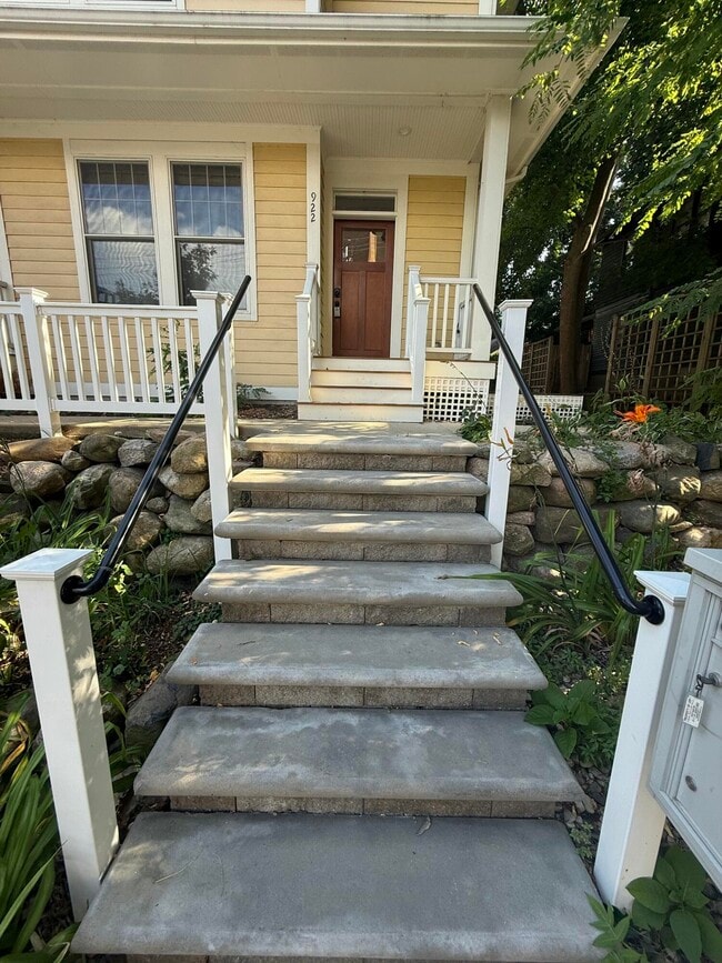 Building Photo - 922 Catherine St