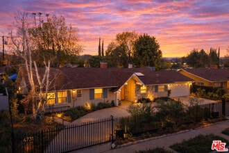 Building Photo - 4731 Deseret Dr