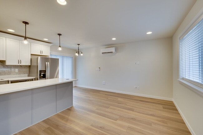 Building Photo - Brand New 1 Bedroom on Martha Lake!