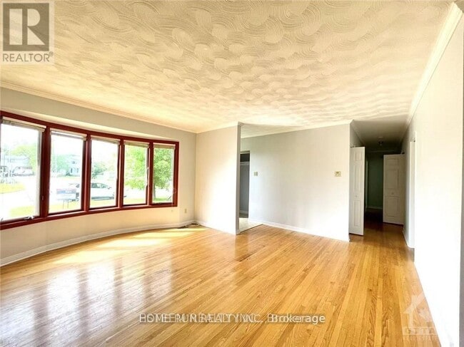 Building Photo - 27 Oakview Ave
