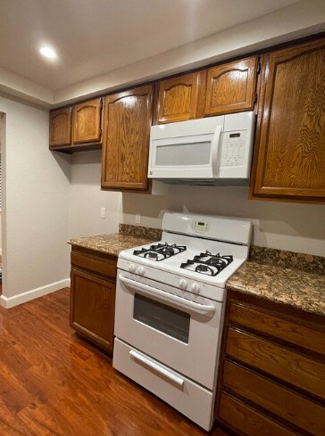 Building Photo - 525 E Verdugo Ave