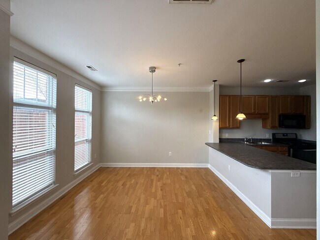 Building Photo - Elizabeth Townhome - T.R. Lawing Realty Property