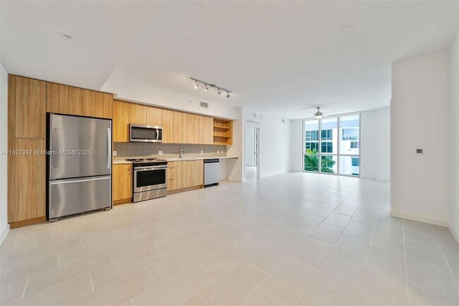 Foto del edificio - 2150 N Bayshore Dr
