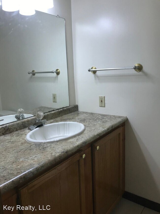 Building Photo - 2 br, 1.5 bath House - 2517-A Riverwynd