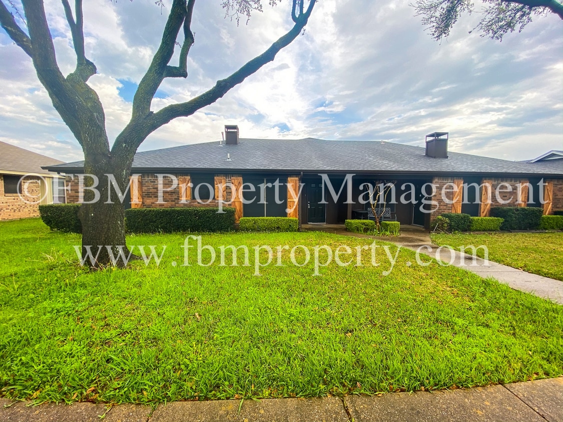 Primary Photo - Valley View 1137 &amp; 1139 / GEOF - EG