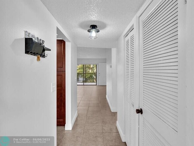 Building Photo - 6475 W Oakland Park Blvd
