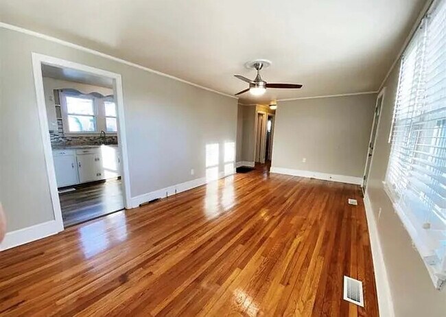 Building Photo - 1307 Bolt Dr