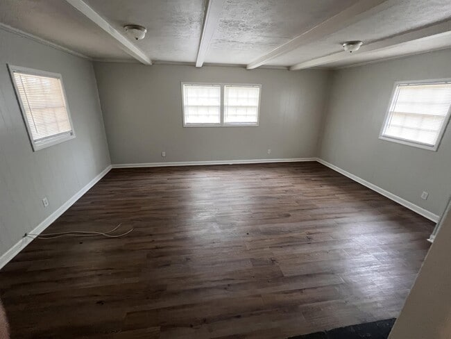 Foto del edificio - 106 Whiteoak Cir