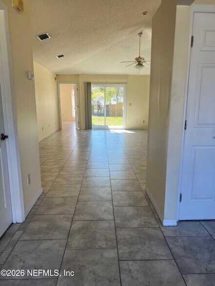 Foto del edificio - 11170 Wandering Oaks Dr
