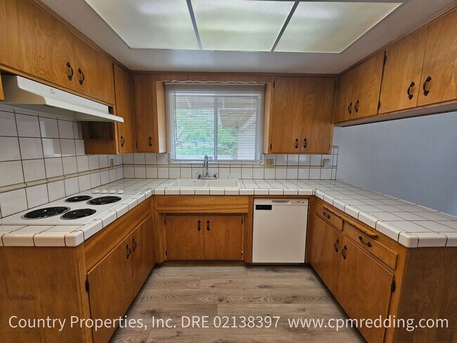 Foto del edificio - Spacious 3-Bedroom 2-Bathroom Home in Mary Lake Subdivision Available Now!