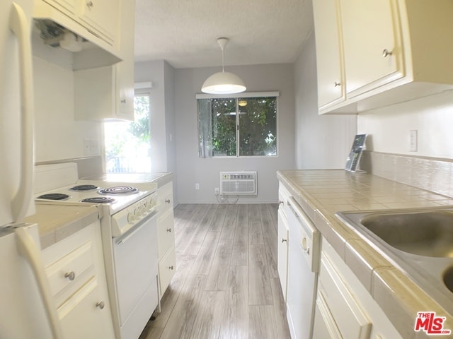 Building Photo - 1415 Bundy Dr