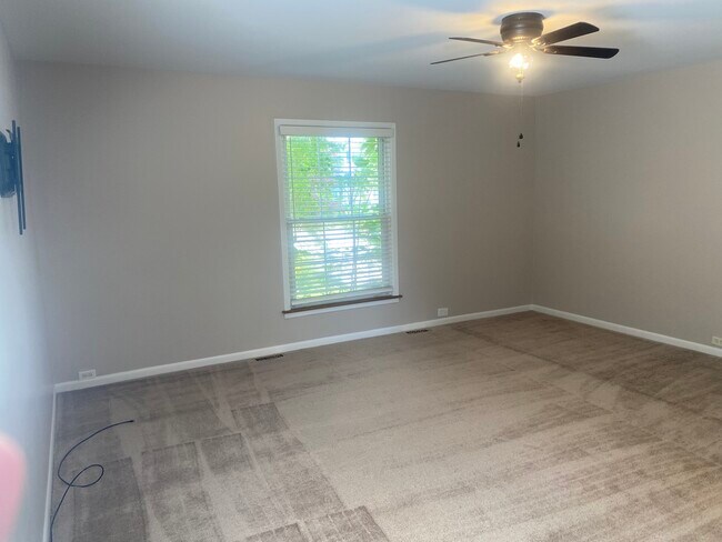 Foto del edificio - 419 E Valley Ln