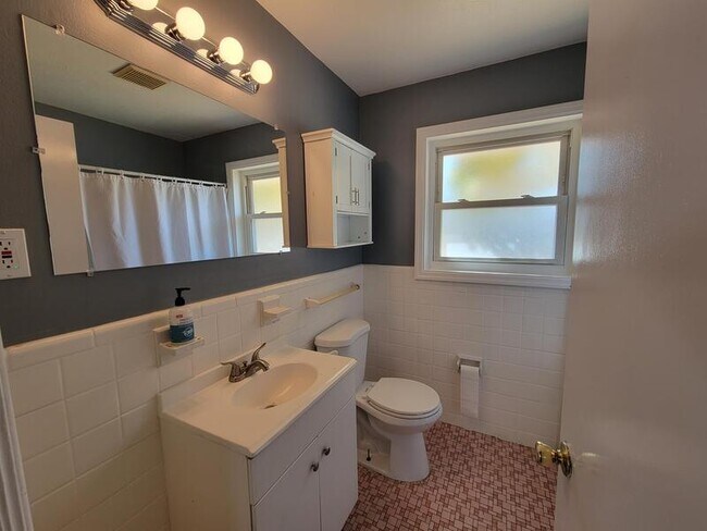 Building Photo - 755 Babler Dr
