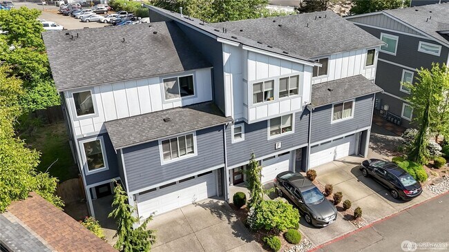 Building Photo - Newer Modern Townhome, Attached 2 car garage, Bedroom and bath on ground level