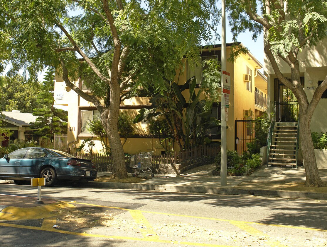 Foto del edificio - 1231 N Formosa Ave