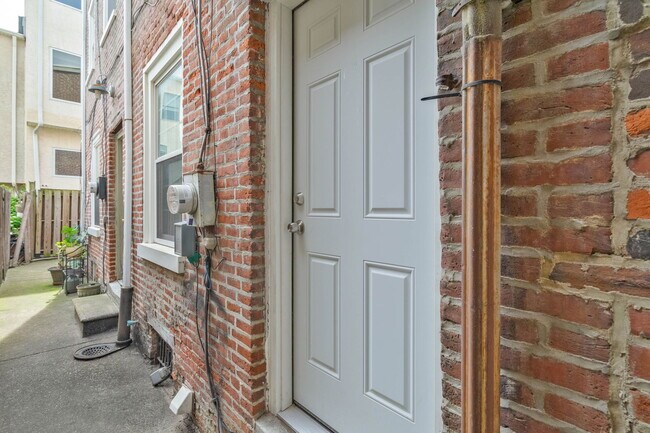 Foto del edificio - 1025 N Lawrence St