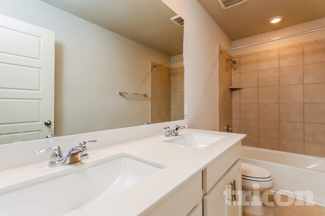 Foto del edificio - 13657 Paxton Blvd