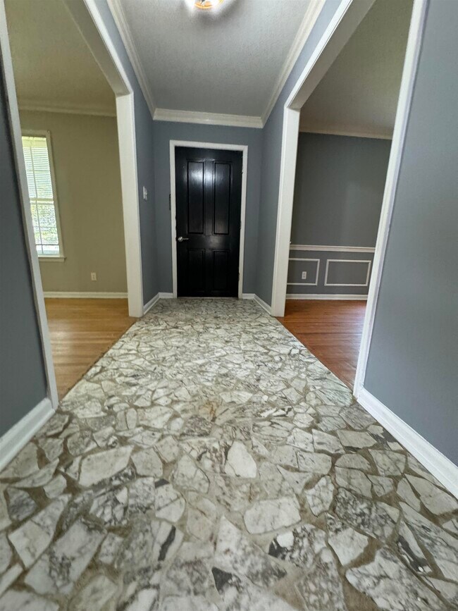 Building Photo - 4571 Plato Ave