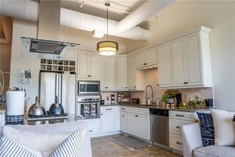 Building Photo - 3820 Roswell Rd NE