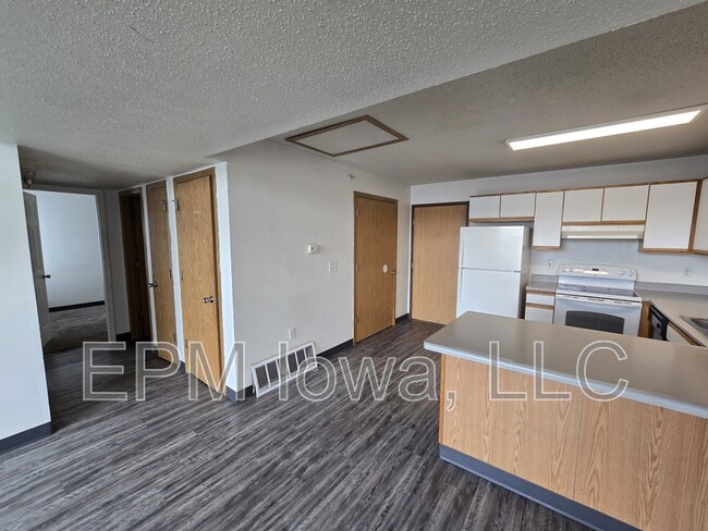 Building Photo - 60 Miller Ave SW