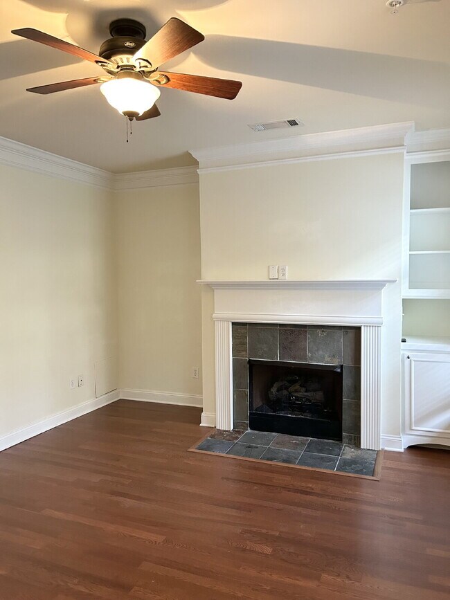 Foto del edificio - Modern 1-Bed Townhome Near Perimeter Mall — Gated, Bright, and Convenient!