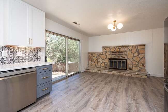 Building Photo - 2689 Morrene Dr