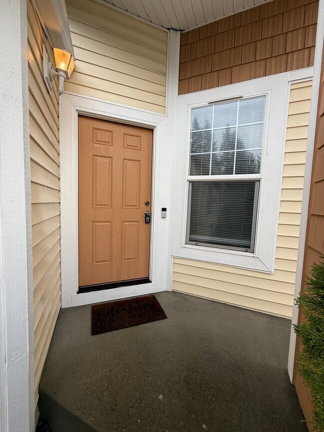 Foto del edificio - 2 STORY 3 BED 2.5 BA TOWNHOME IN SILVERDALE