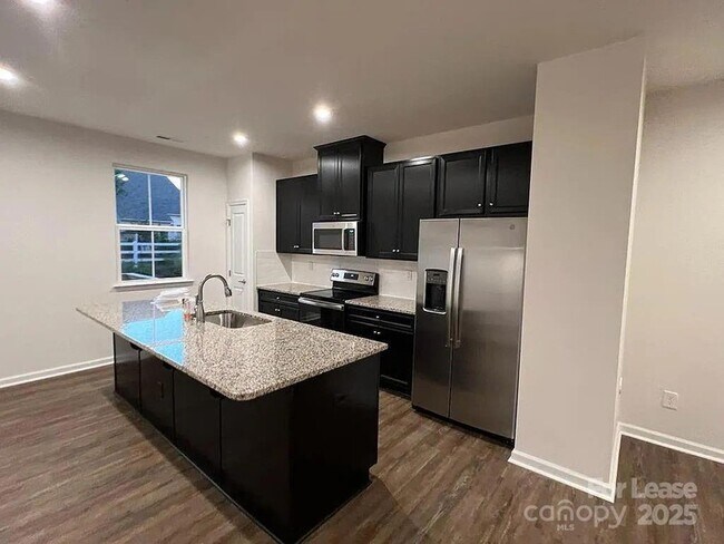 Foto del edificio - 2596 Grantham Place Dr