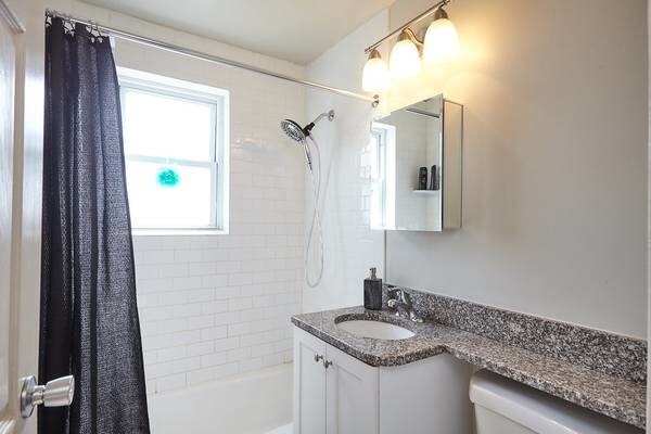 Foto del edificio - 95 Salmon Brook Dr