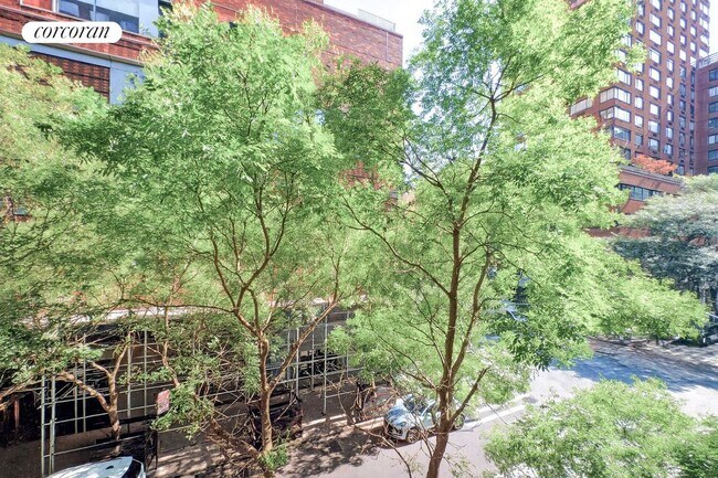 Foto del edificio - 100 W 67th St