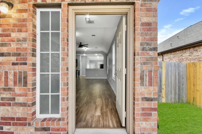 Building Photo - 2335 Spring Hollow Dr