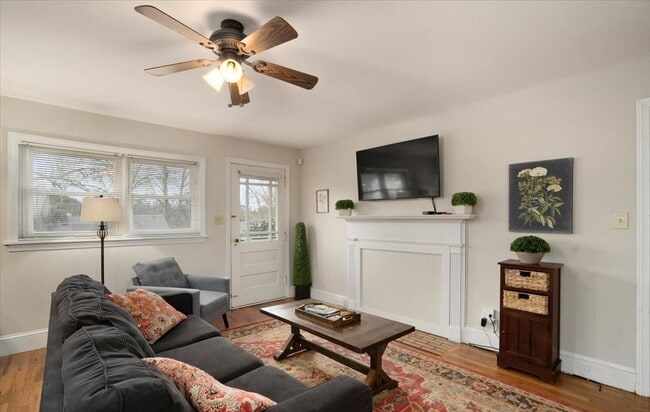 Building Photo - 295 Best Dr