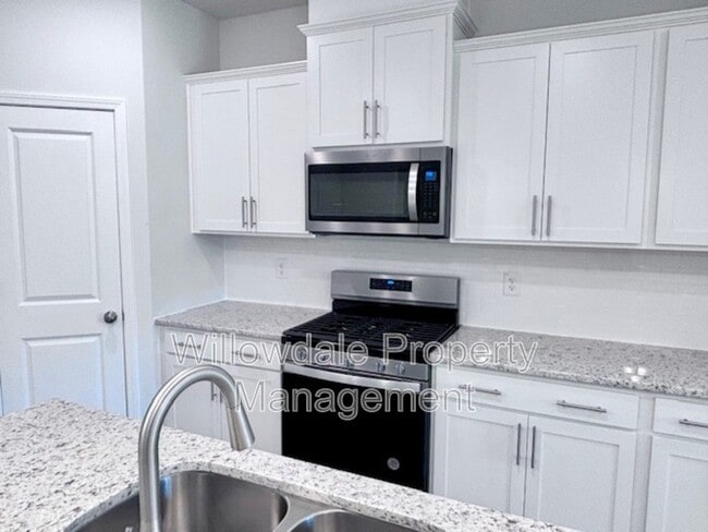 Building Photo - 204 Abbots Mill Dr