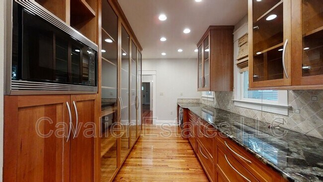 Foto del edificio - 810 S Packwood Ave