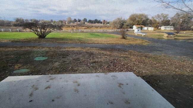 Building Photo - 2 bed 1 bath home in the country with park...