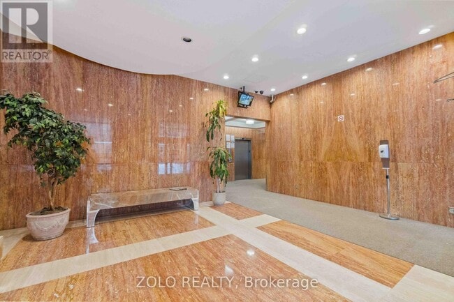Building Photo - 475-1475 Laurier Ave W