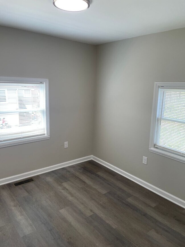 Foto del edificio - 1892 Ebert Rd