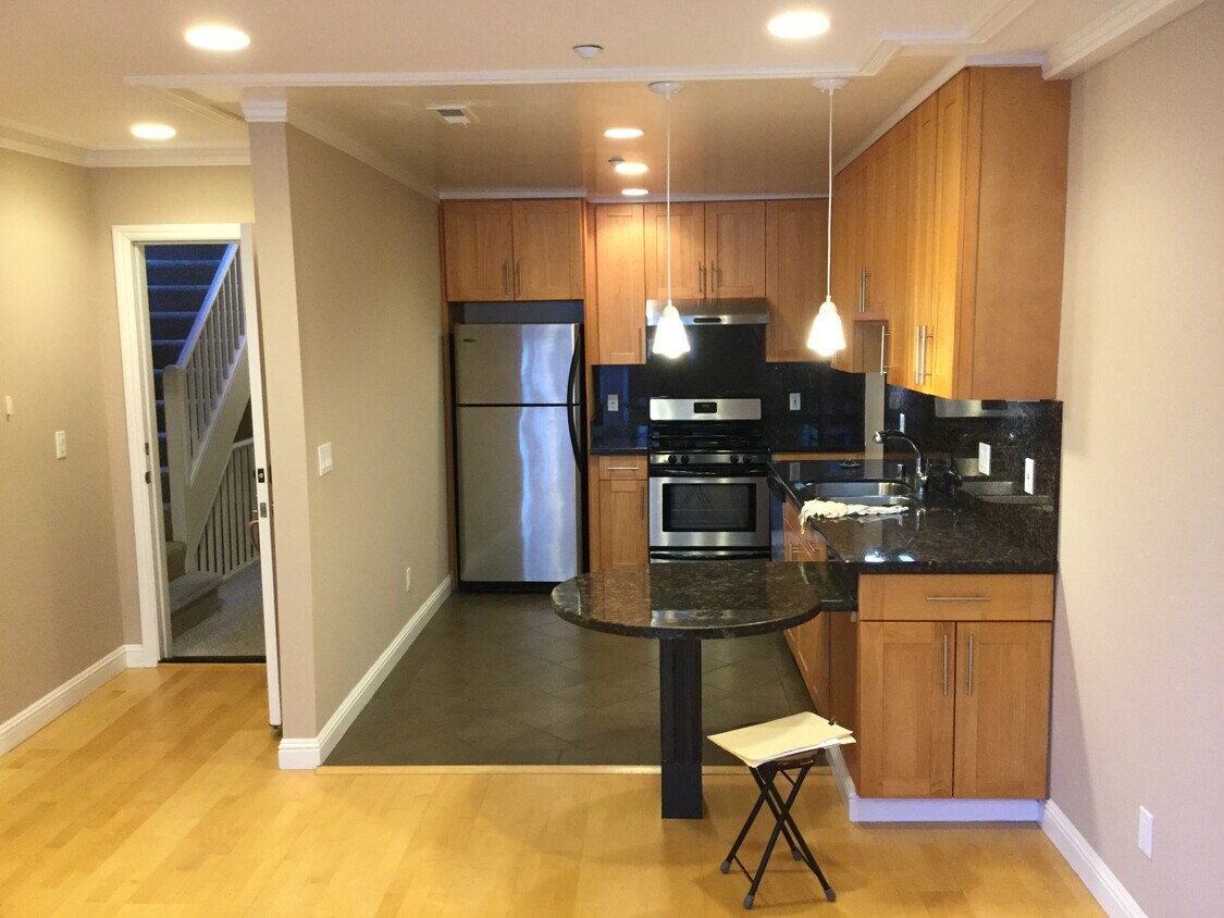 Primary Photo - 129 Lexington St